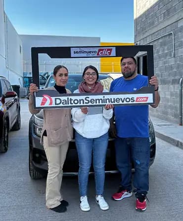 El proceso fue rápido, claro y me entregaron el auto en excelentes condiciones.